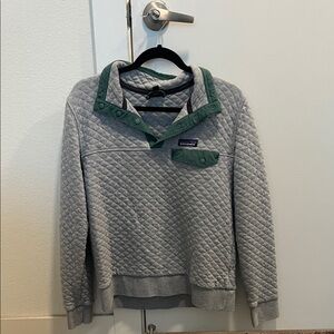 Patagonia women’s Quilted Crewneck Sweater - Gray and Green